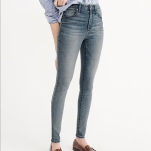 A&F Simone high rise super skinny jeans 28/6L